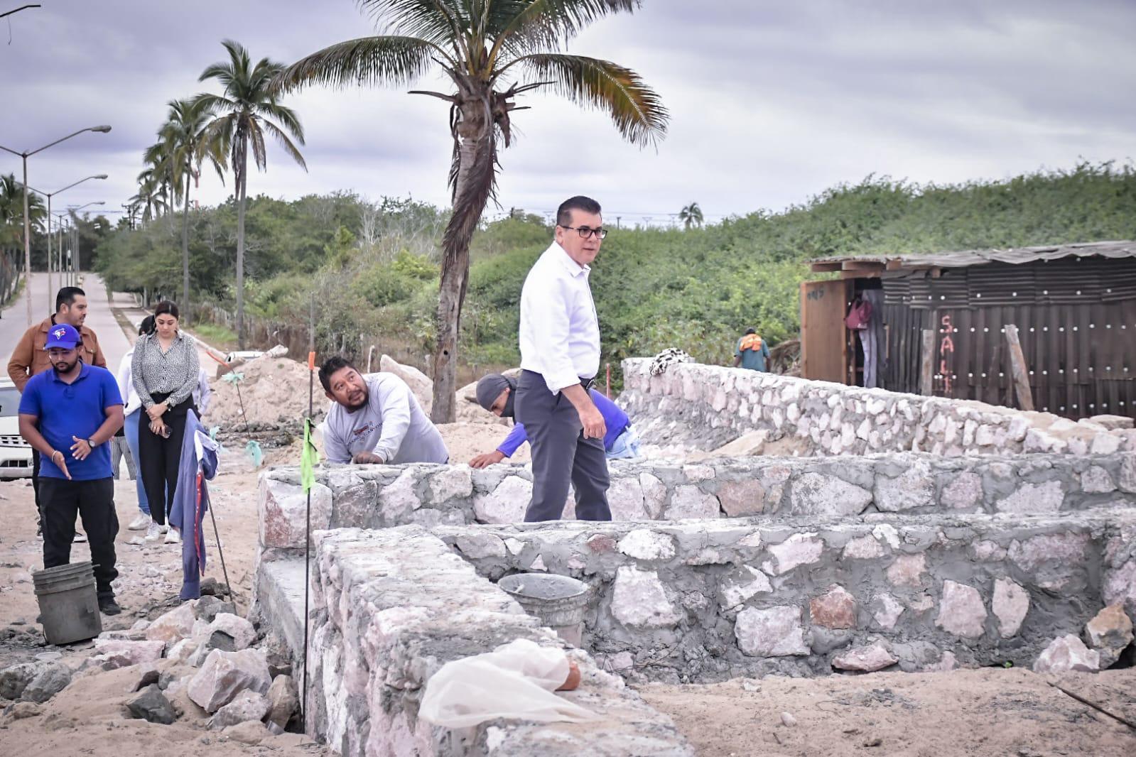 $!Prevén tener listos para Semana Santa dos de los tres nuevos accesos de playa en Mazatlán