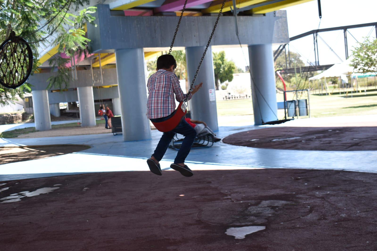 $!Familias disfrutan del domingo a orillas del Río Culiacán