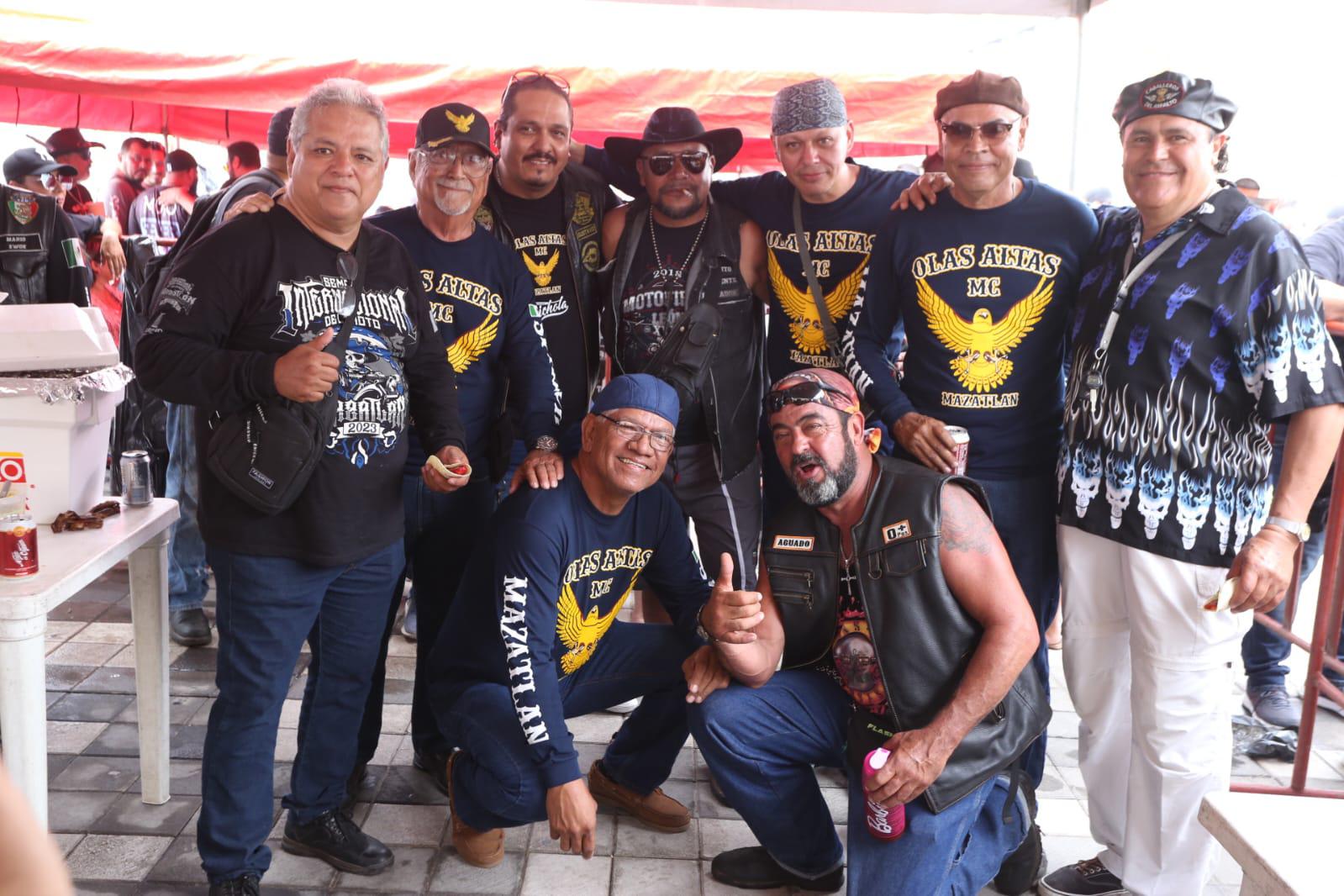 $!La hermandad bikers se hizo presente en la comida de aniversario de Motoclub Olas Altas MC.