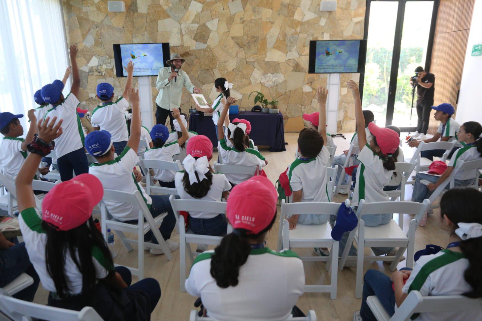 $!Reforestan alumnos del Colegio Andes área en El Cielo Parque Residencial