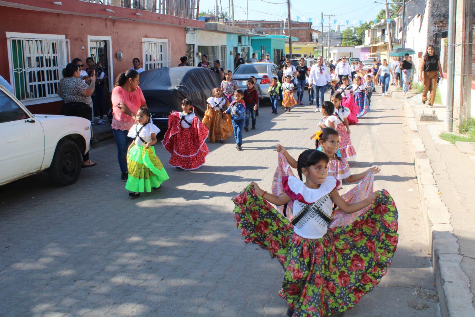 $!Adelantan preescolares desfile revolucionario en Rosario