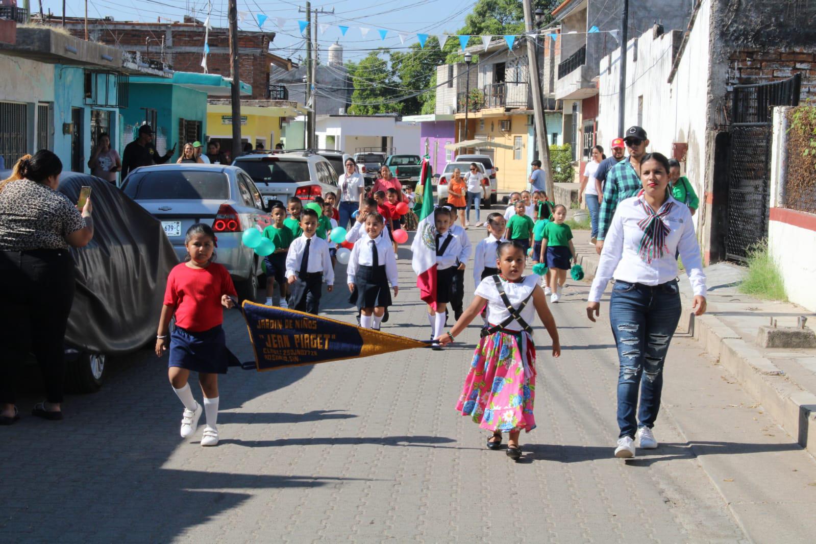 $!Adelantan preescolares desfile revolucionario en Rosario