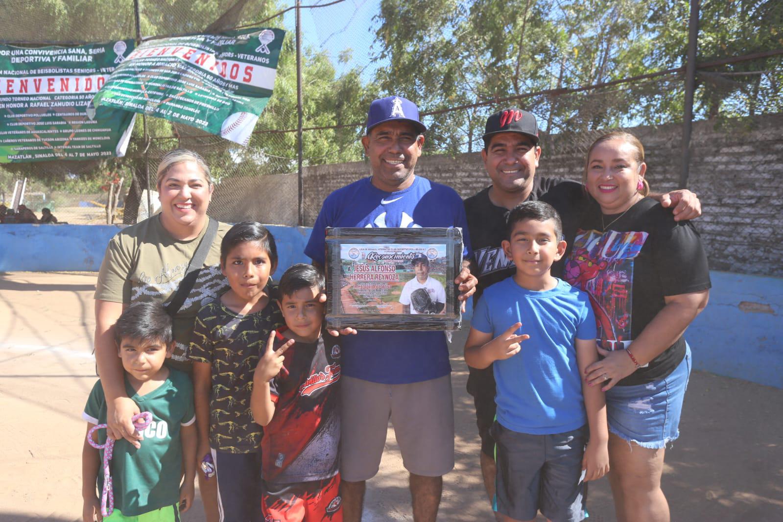 $!Cantan playball en Liga de Beisbol Sabatina, en Club Polluelos