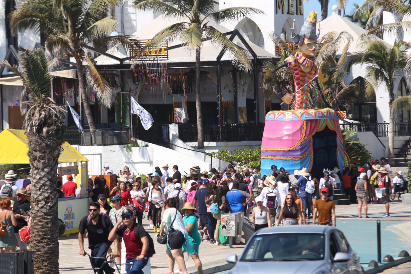 $!Tiene Mazatlán lleno total de turistas por Carnaval