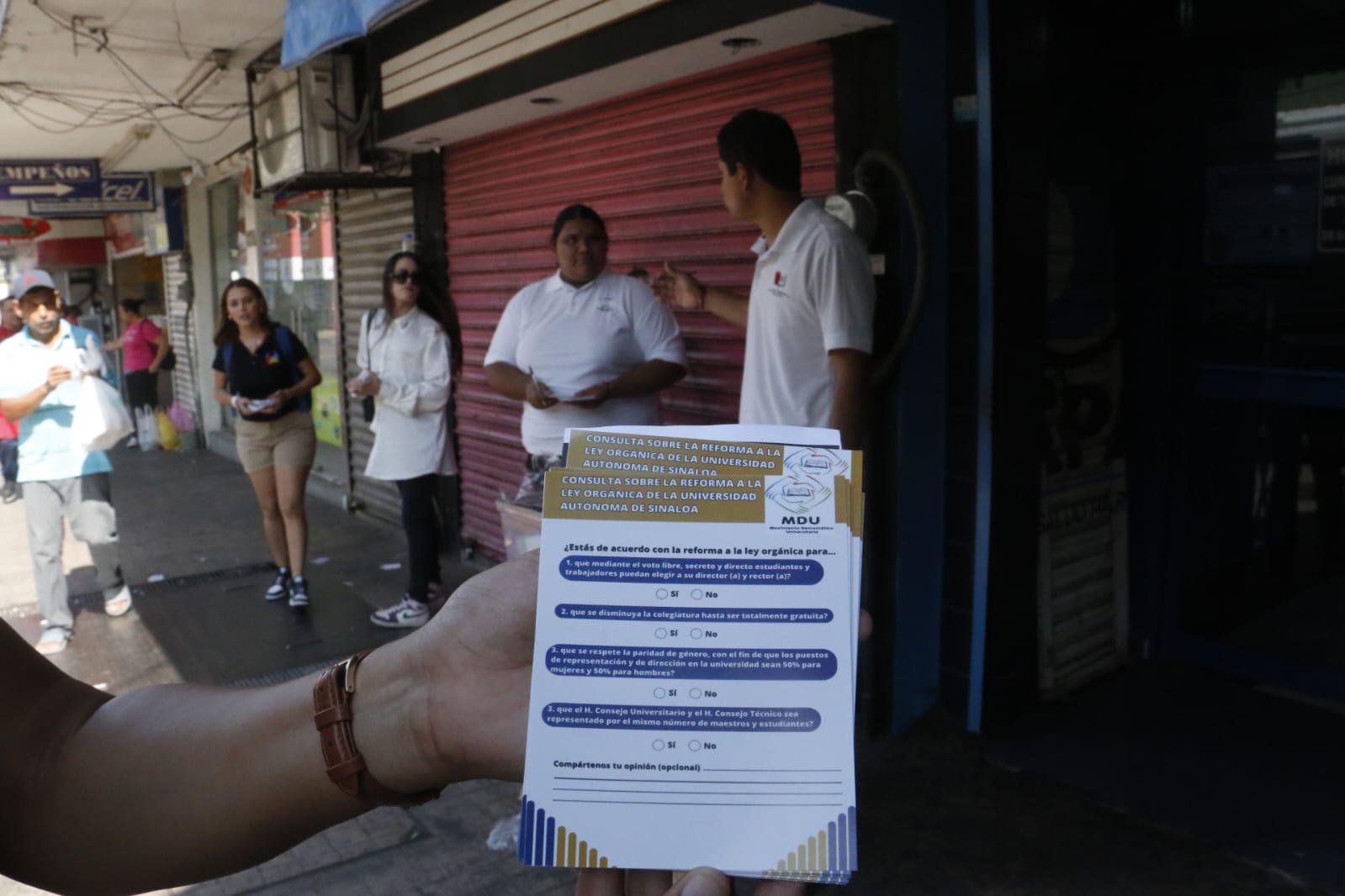 $!Estudiantes salen a las calles para consultar por reforma a Ley Orgánica de la UAS