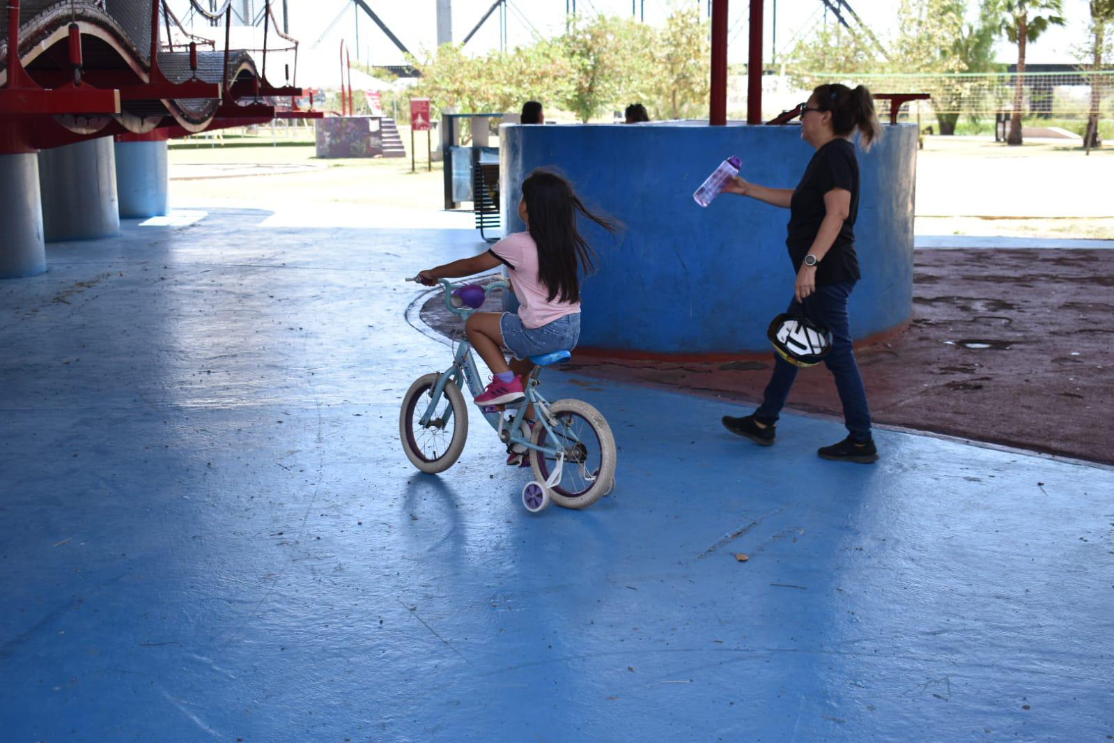 $!Familias disfrutan del domingo a orillas del Río Culiacán