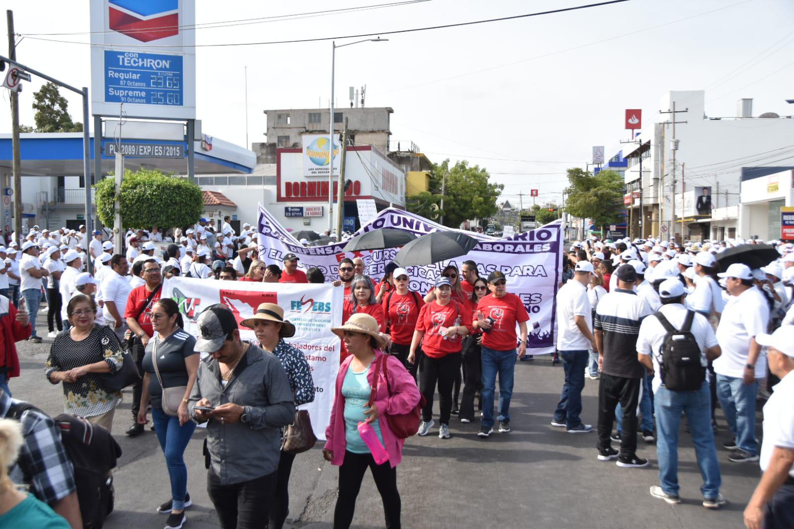 $!Marchan en Culiacán en conmemoración del Día del Trabajo