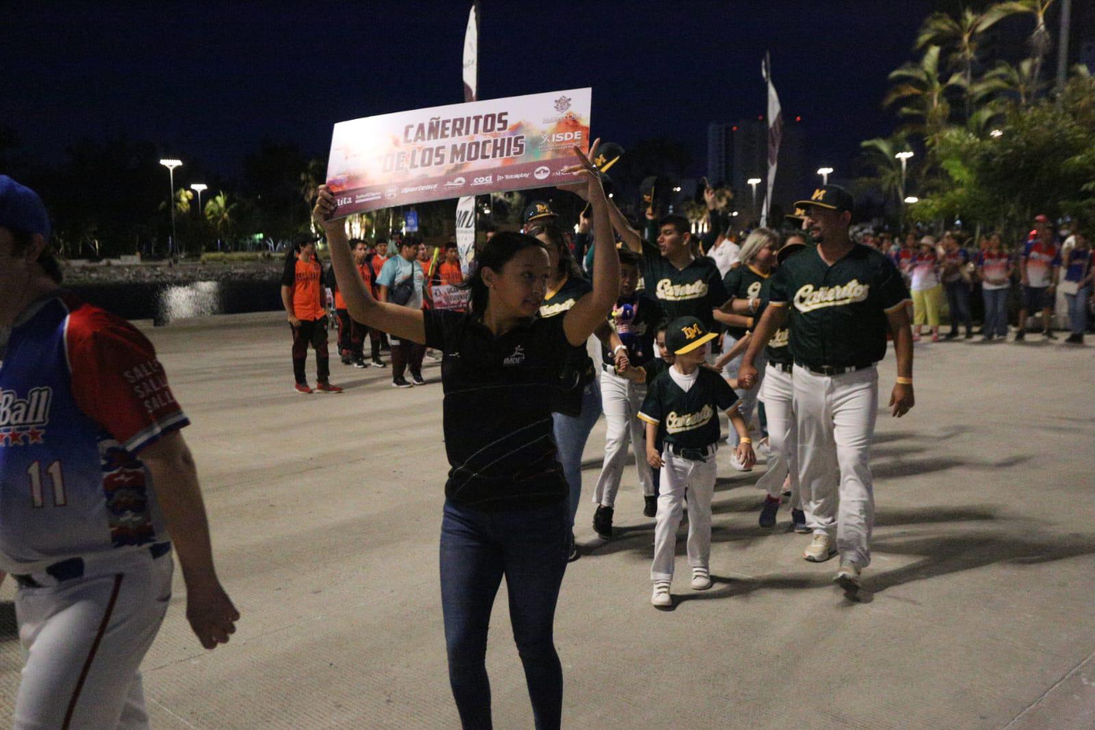 $!Conviven Súper Héroes alrededor del beisbol