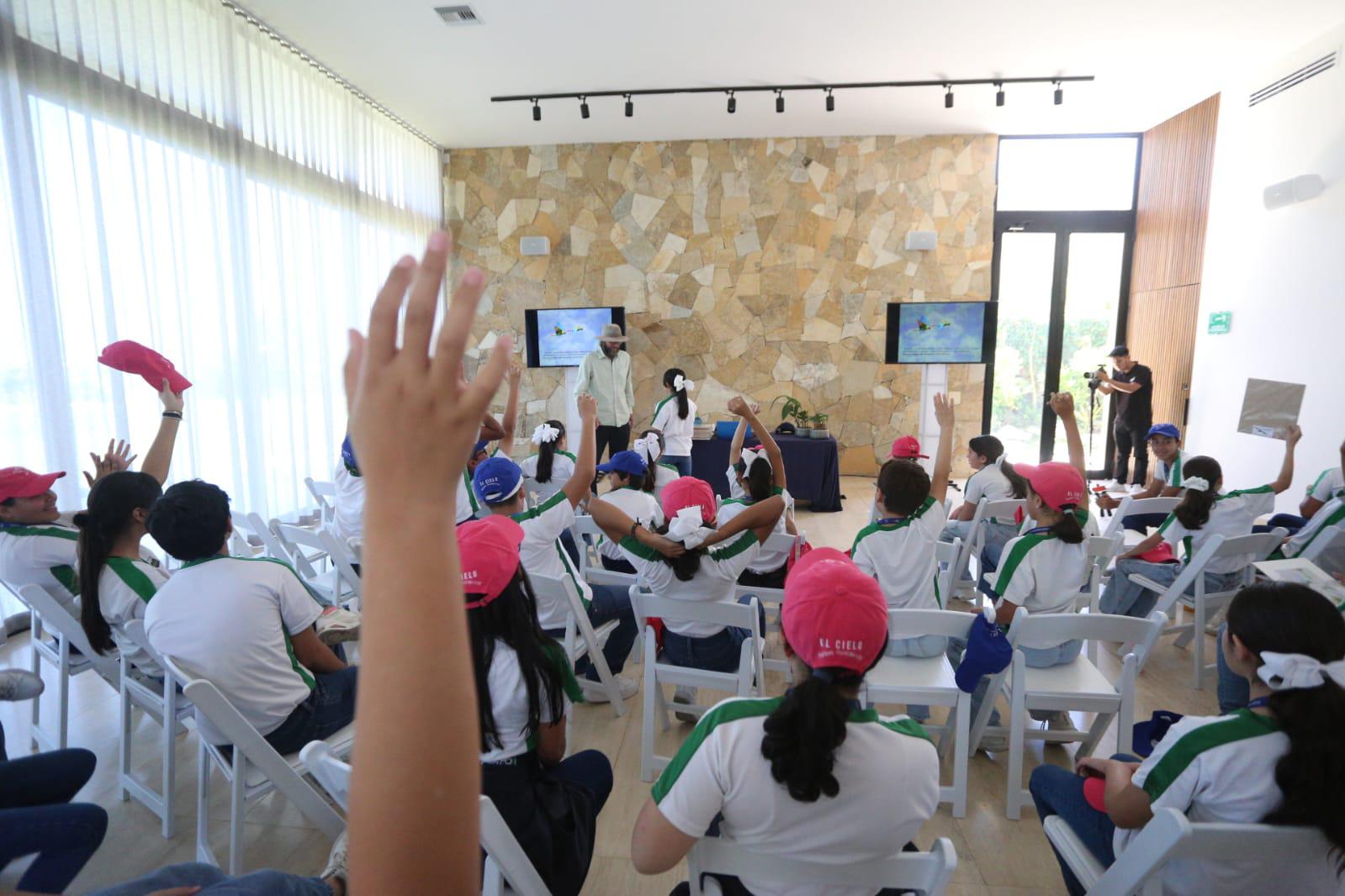 $!Reforestan alumnos del Colegio Andes área en El Cielo Parque Residencial