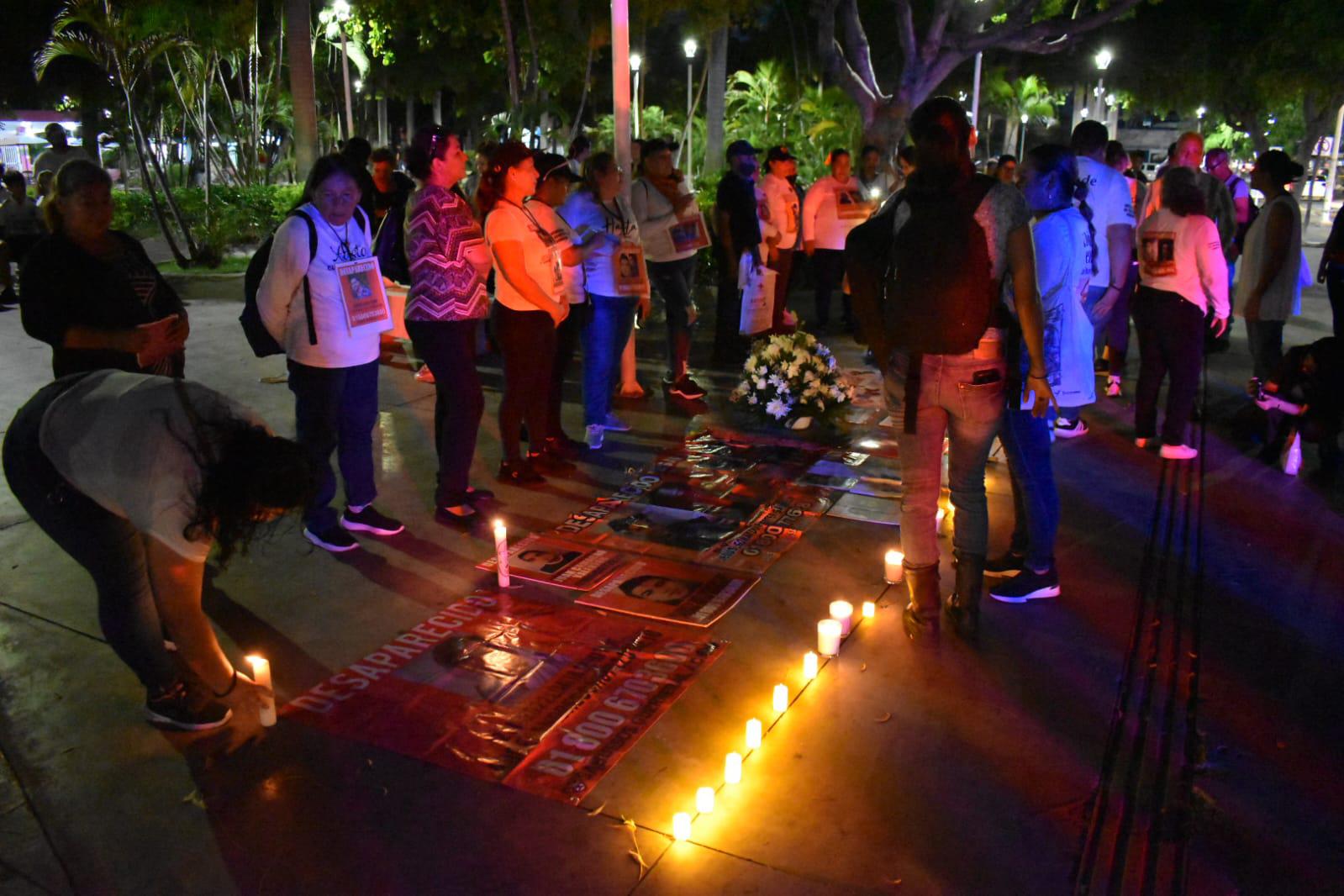 $!Crean camino de luz por las víctimas de desaparición forzada en Culiacán