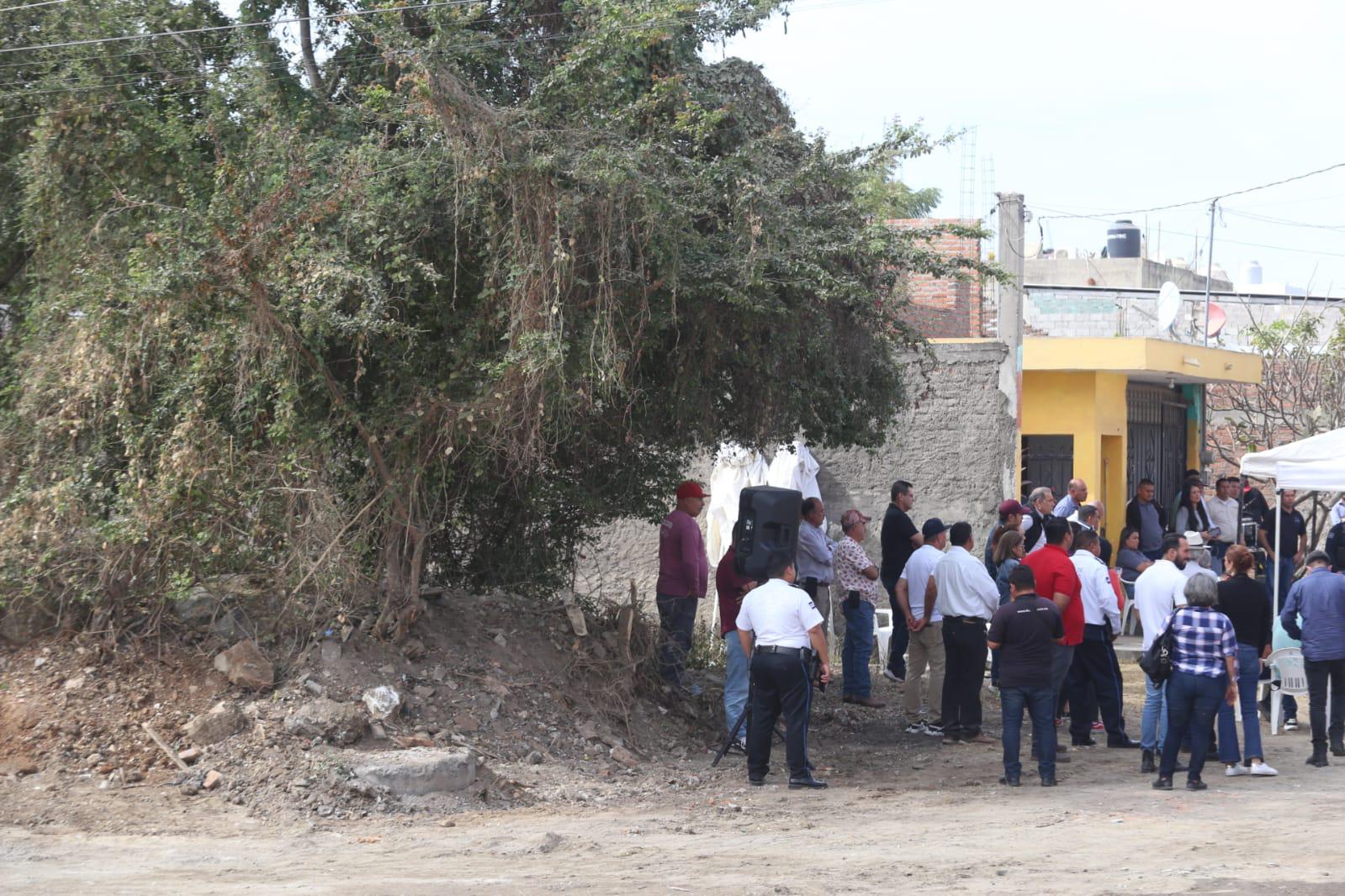 $!Denuncian vecinos de la Lucio Valverde abandono del Gobierno de Mazatlán