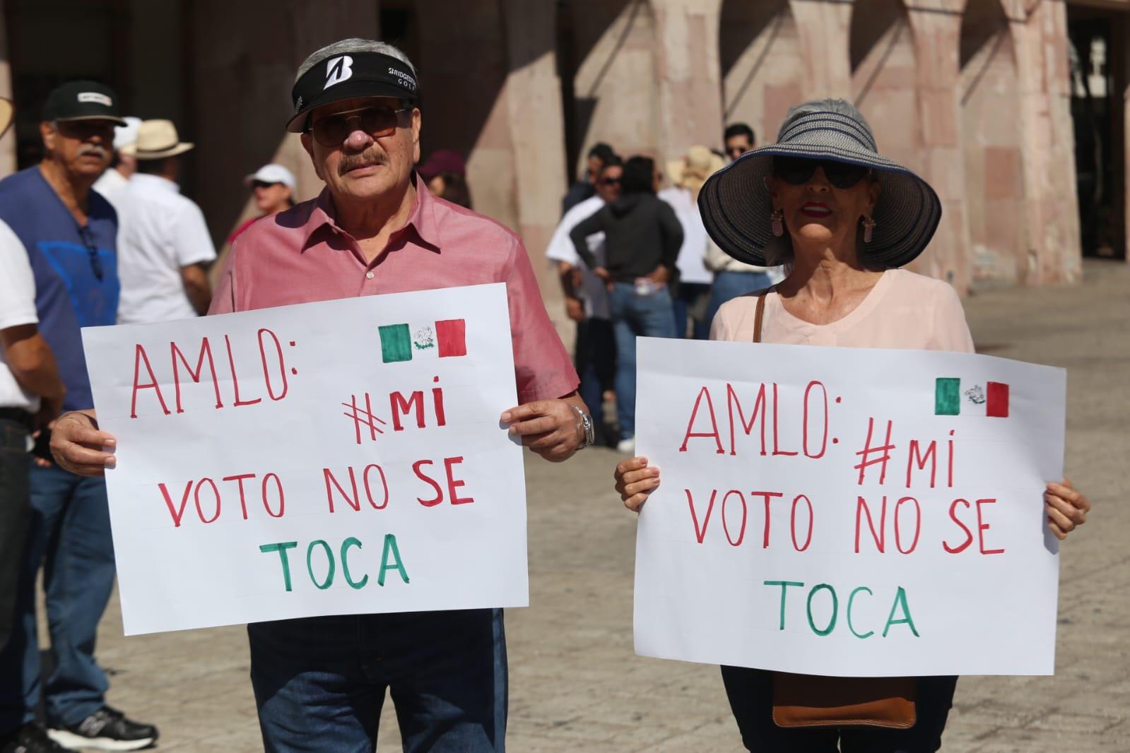 $!Coinciden políticos y empresarios en defensa del INE en Mazatlán