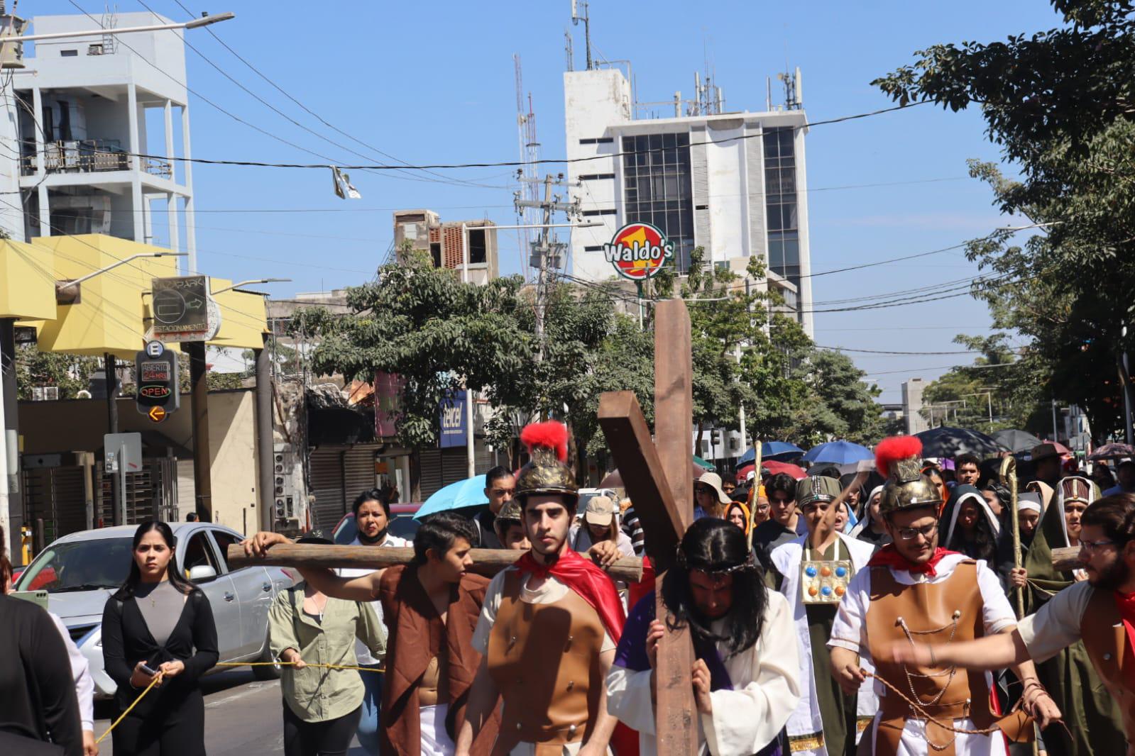 $!’Con la cruz, Jesús se une al silencio de jóvenes indefensos y de las víctimas del narcotráfico’: Obispo de Culiacán