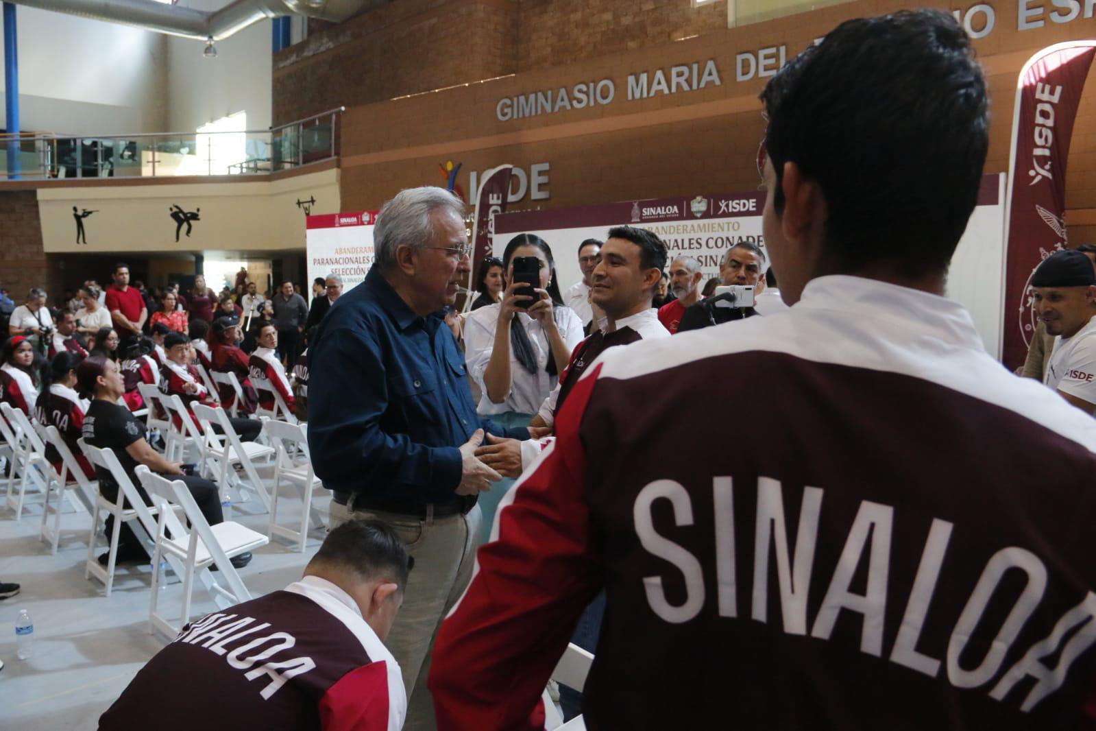 $!Abanderan a delegación de Sinaloa que participará en Paranacionales Conade