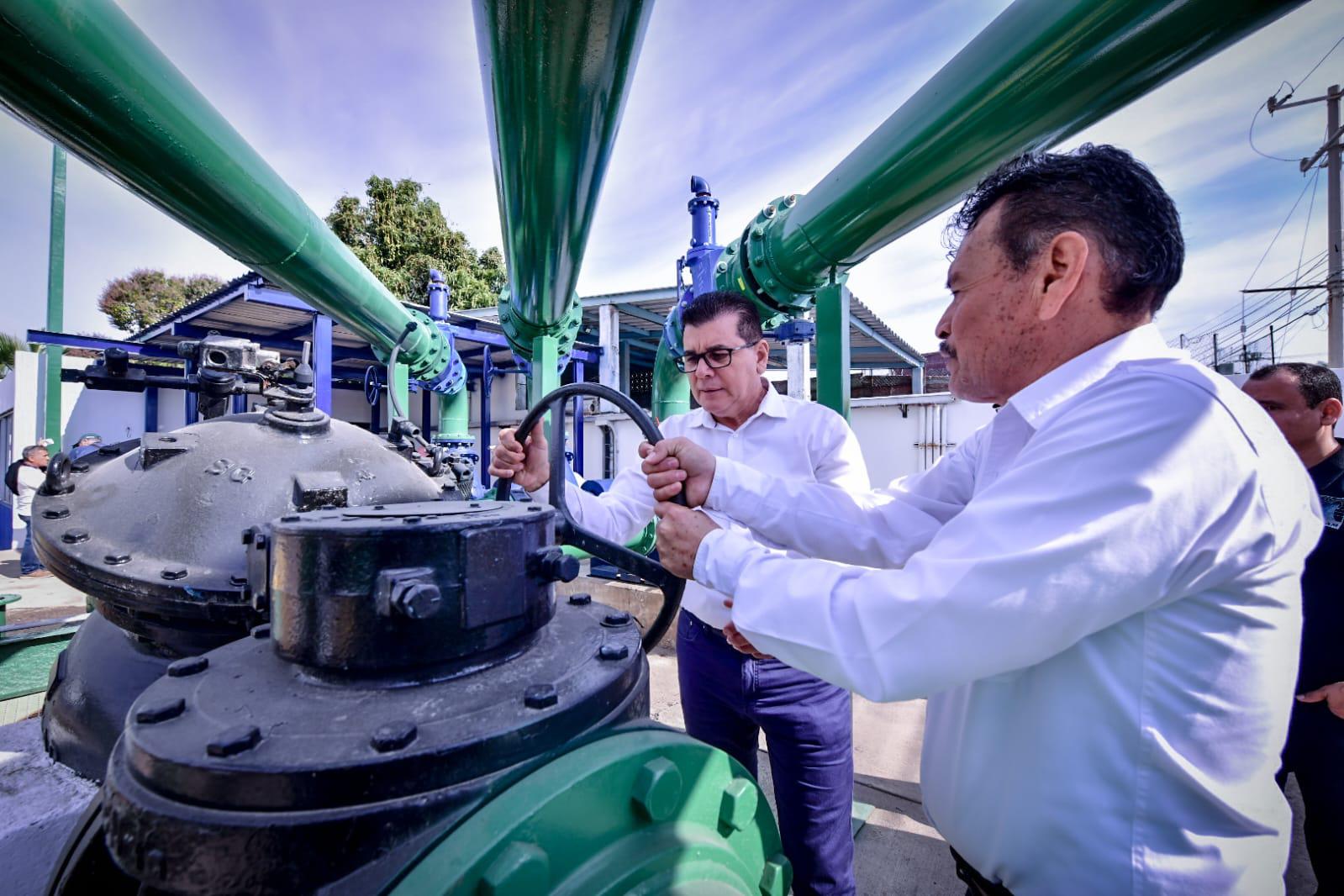 $!Rehabilitan cárcamo en la Juárez en busca de abatir derrame de aguas negras