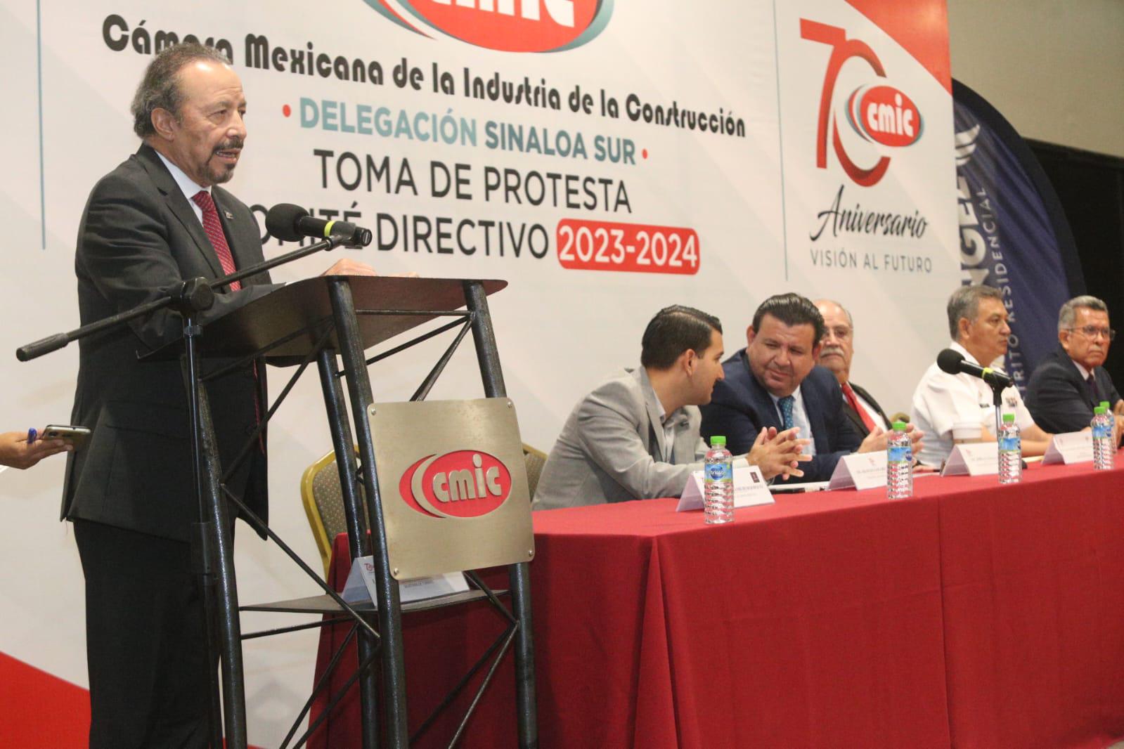 $!Francisco Solares Alemán, presidente nacional de la Cámara Mexicana de la Industria de la Construcción, expresó un mensaje a los presentes.