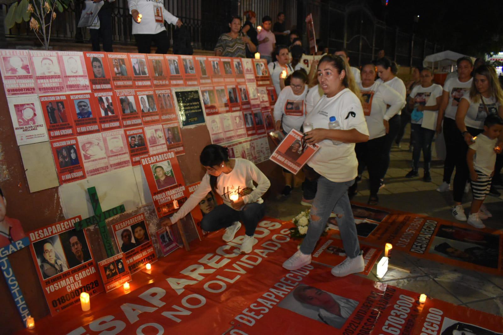 $!Crean camino de luz por las víctimas de desaparición forzada en Culiacán