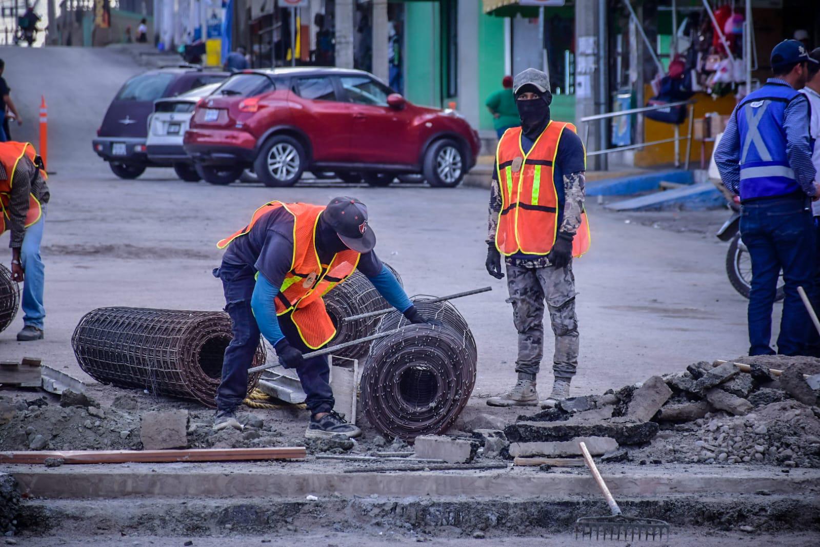 $!Rescatan crucero en la Juárez; reponen carpeta asfáltica por concreto hidráulico