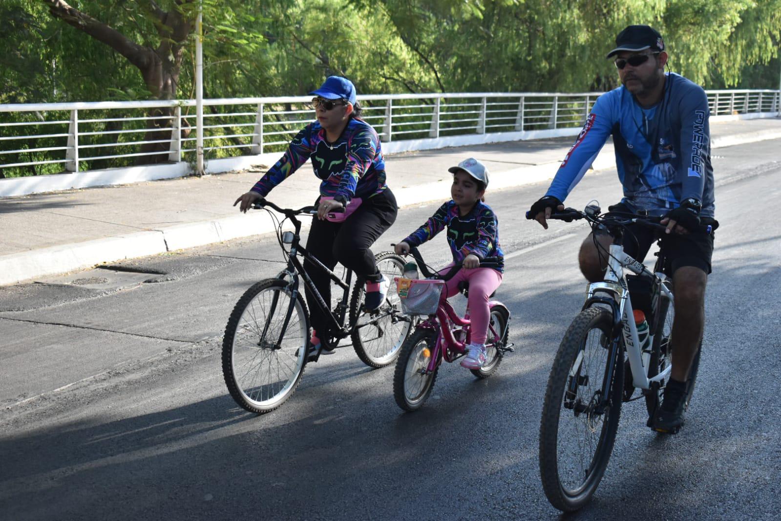 $!Concientizan con rodada en Culiacán por el Día Mundial de la Bicicleta