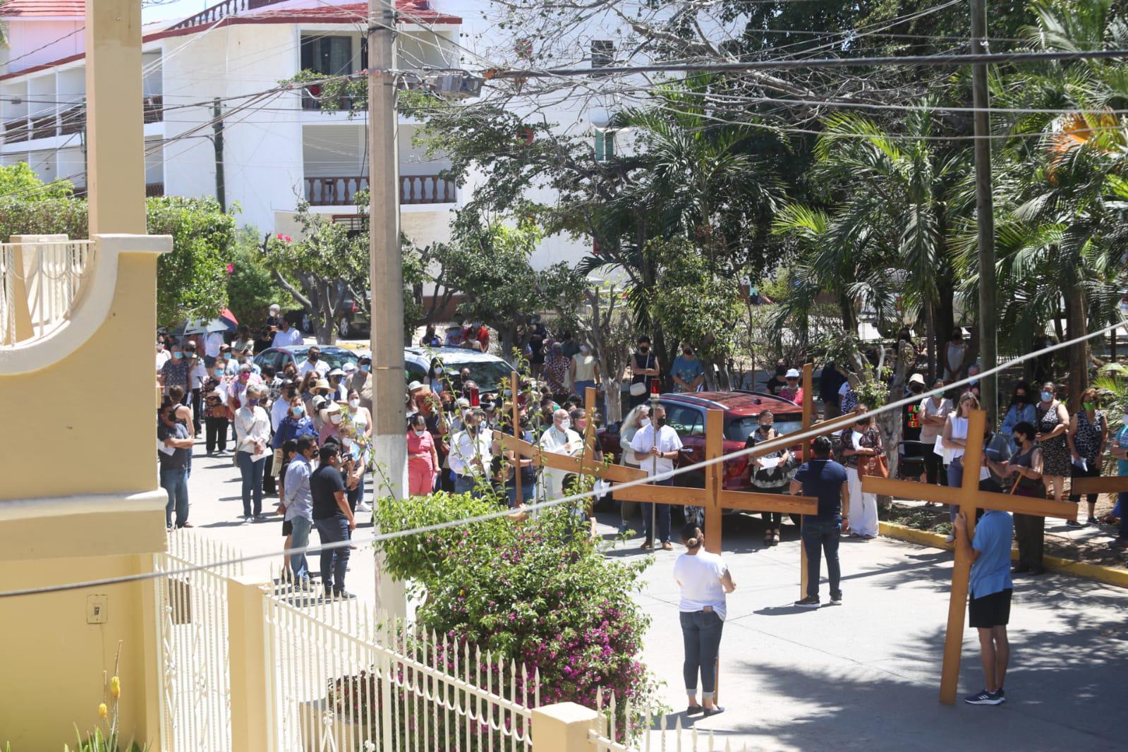 $!En San Judas Tadeo, en Mazatlán, viven el Viacrucis de Jesús