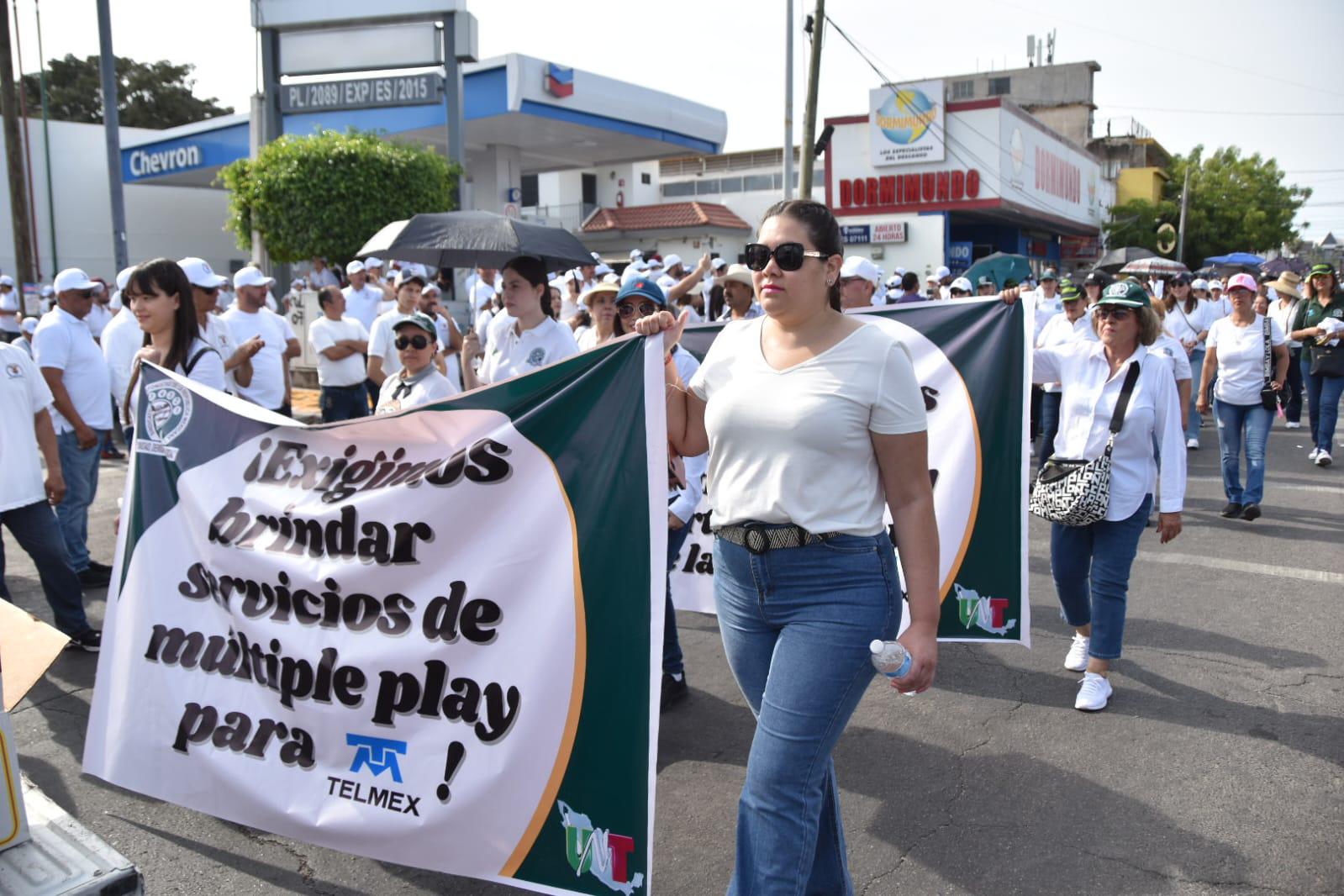 $!Marchan en Culiacán en conmemoración del Día del Trabajo