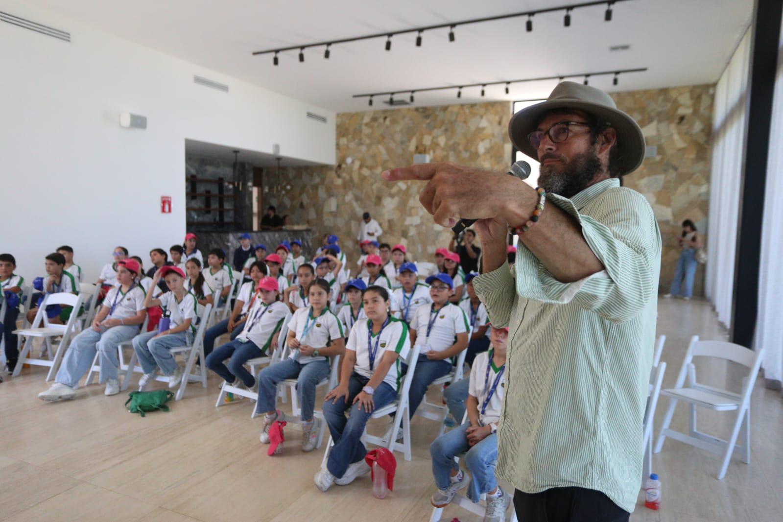 $!Reforestan alumnos del Colegio Andes área en El Cielo Parque Residencial