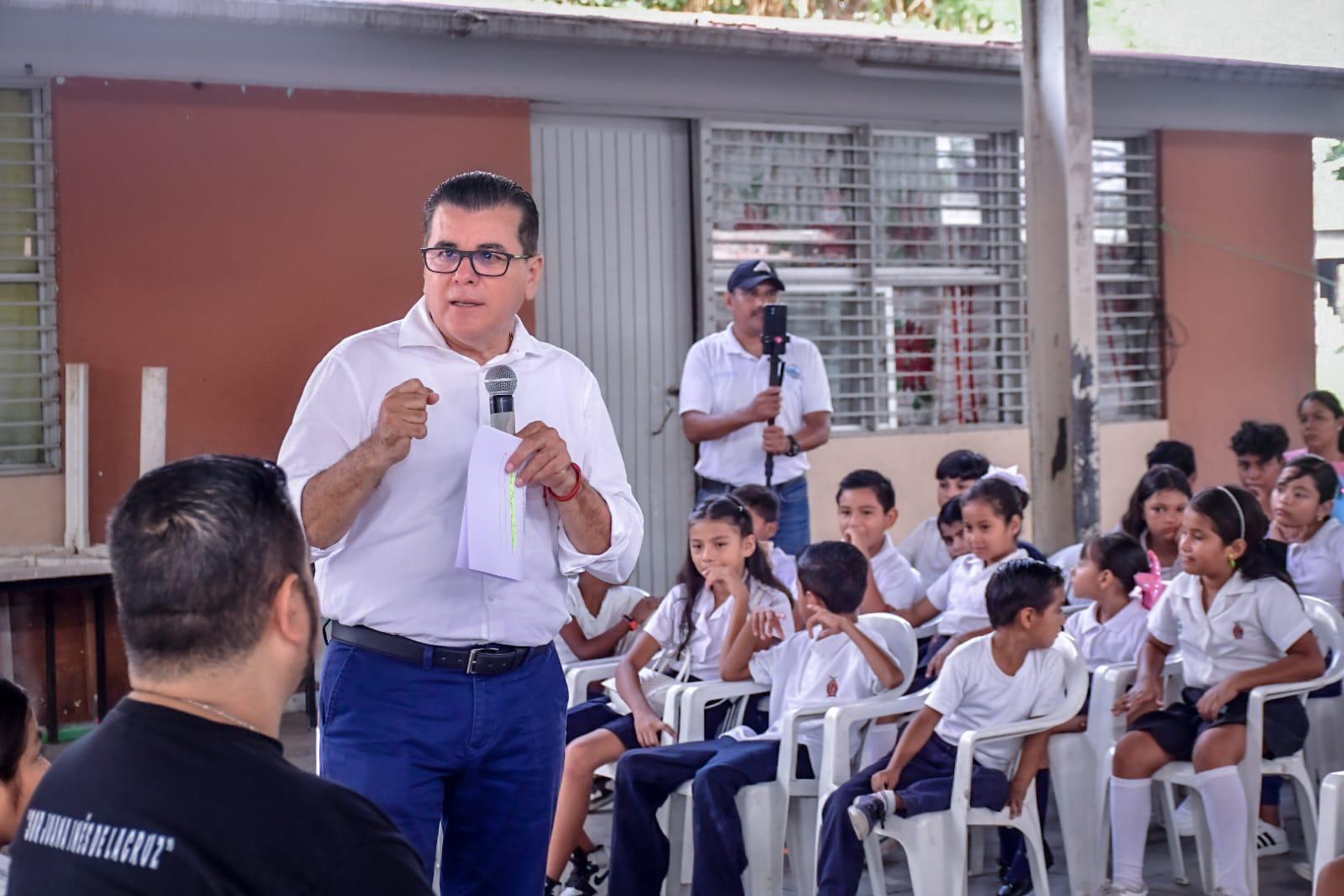 $!Inicia instalación de subestación eléctrica en Primaria en la Colonia Azteca