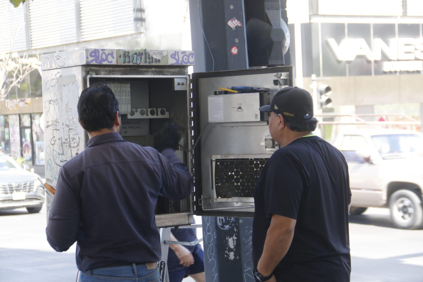 $!No hay semáforos dañados en Culiacán por apagones, asegura Vialidad y Transportes