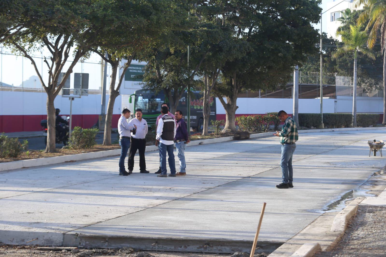 $!Remodelación de la avenida Emilio Barragán, en Mazatlán, lleva un 50% de avance