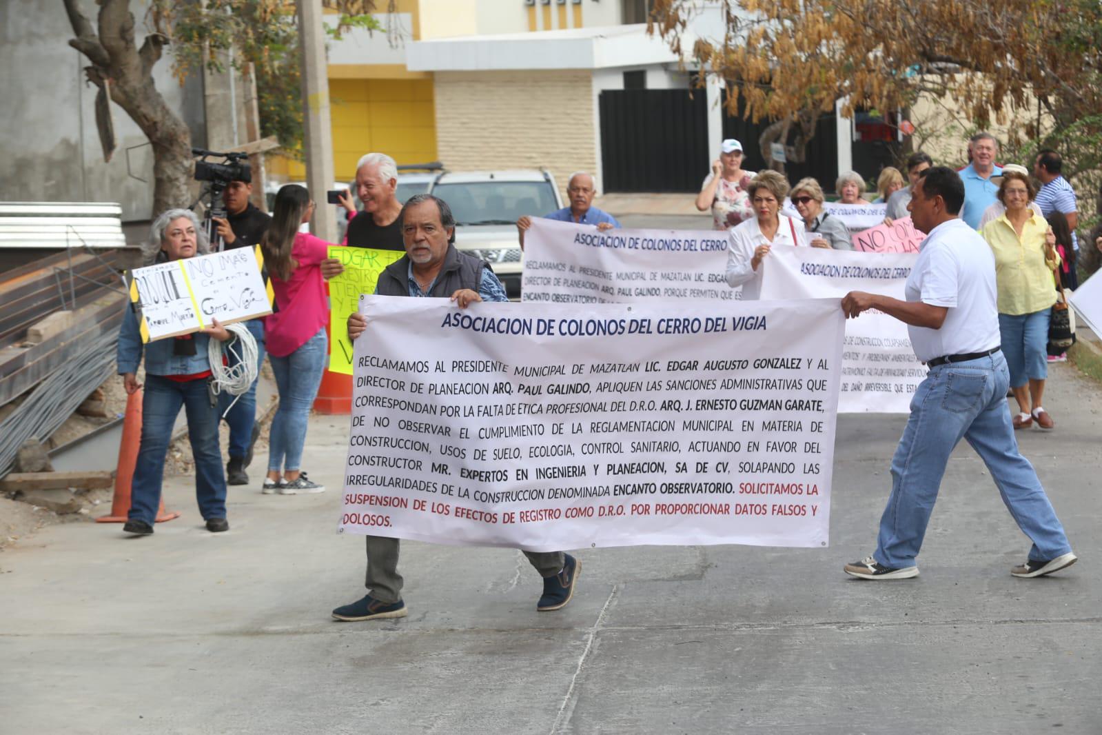 $!Exigen vecinos a Alcalde de Mazatlán detener obra Encanto Observatorio