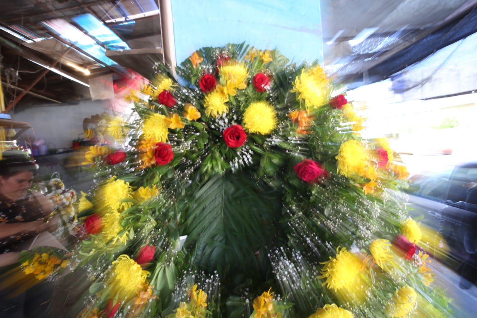 $!Se desata venta de flores amarillas en Mazatlán; significan cariño, amor o vida juntos