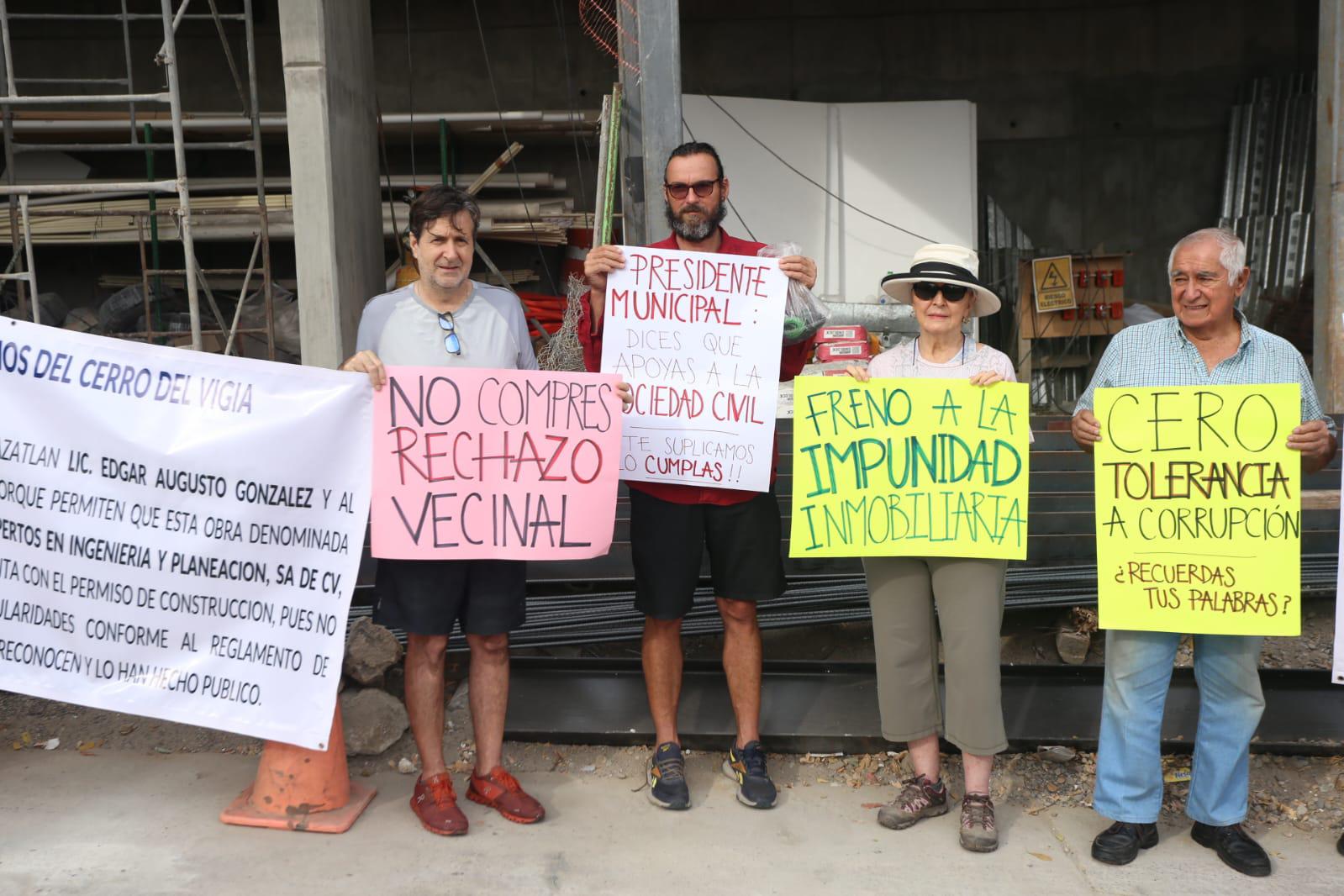 $!Exigen vecinos a Alcalde de Mazatlán detener obra Encanto Observatorio