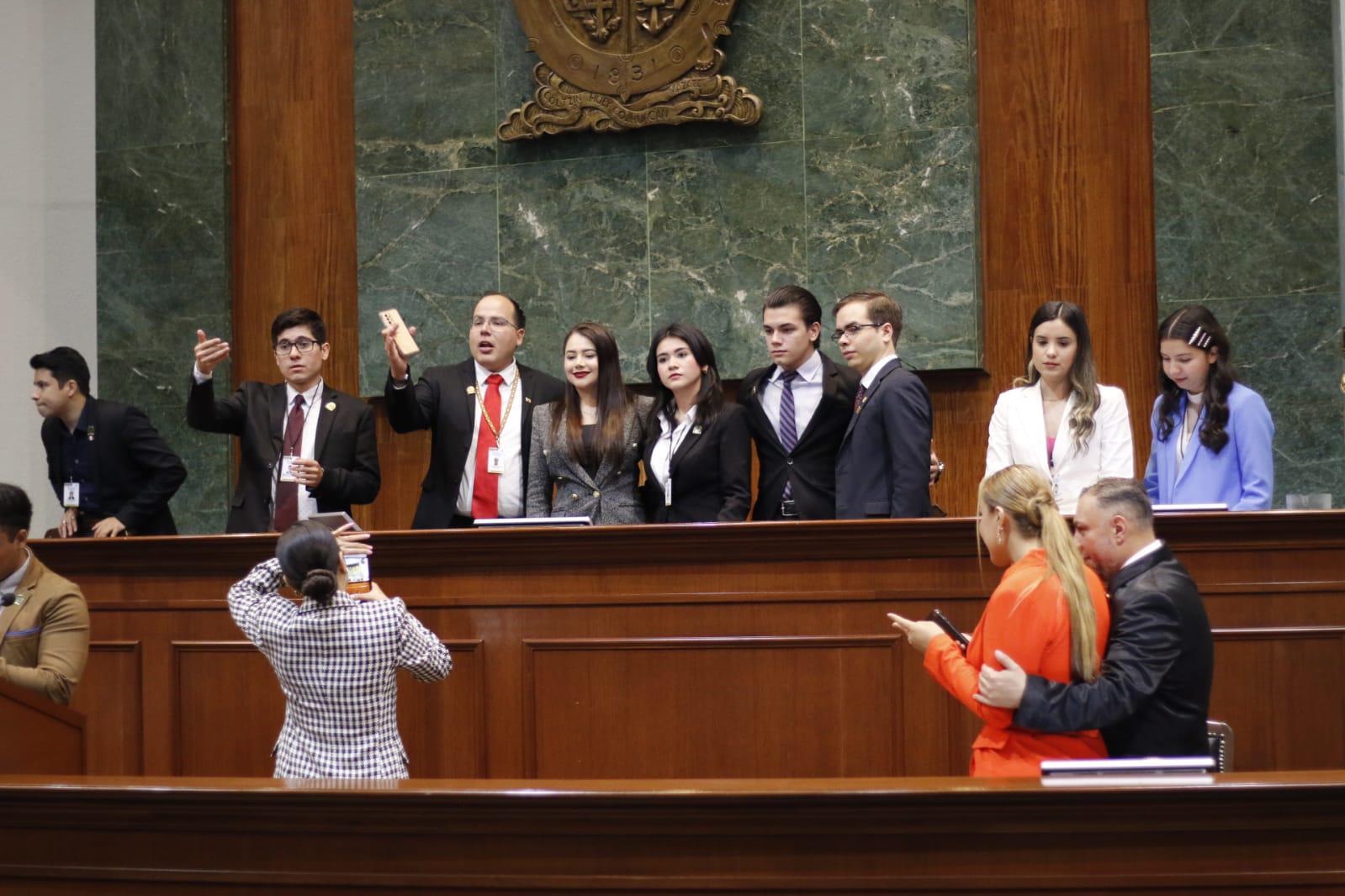 $!Instalan en Congreso del Estado el Parlamento Juvenil ‘7 de Abril’