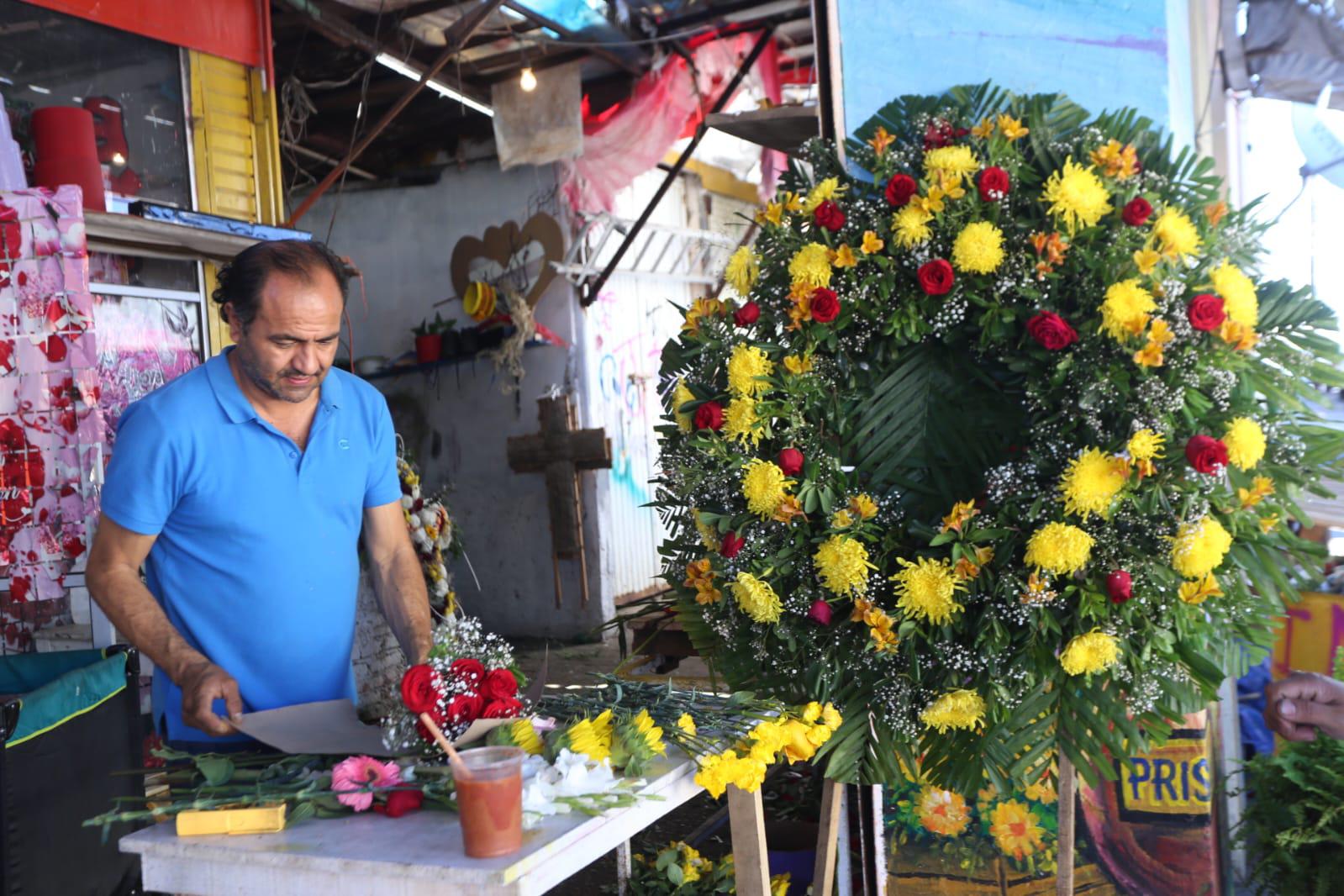 $!Se desata venta de flores amarillas en Mazatlán; significan cariño, amor o vida juntos