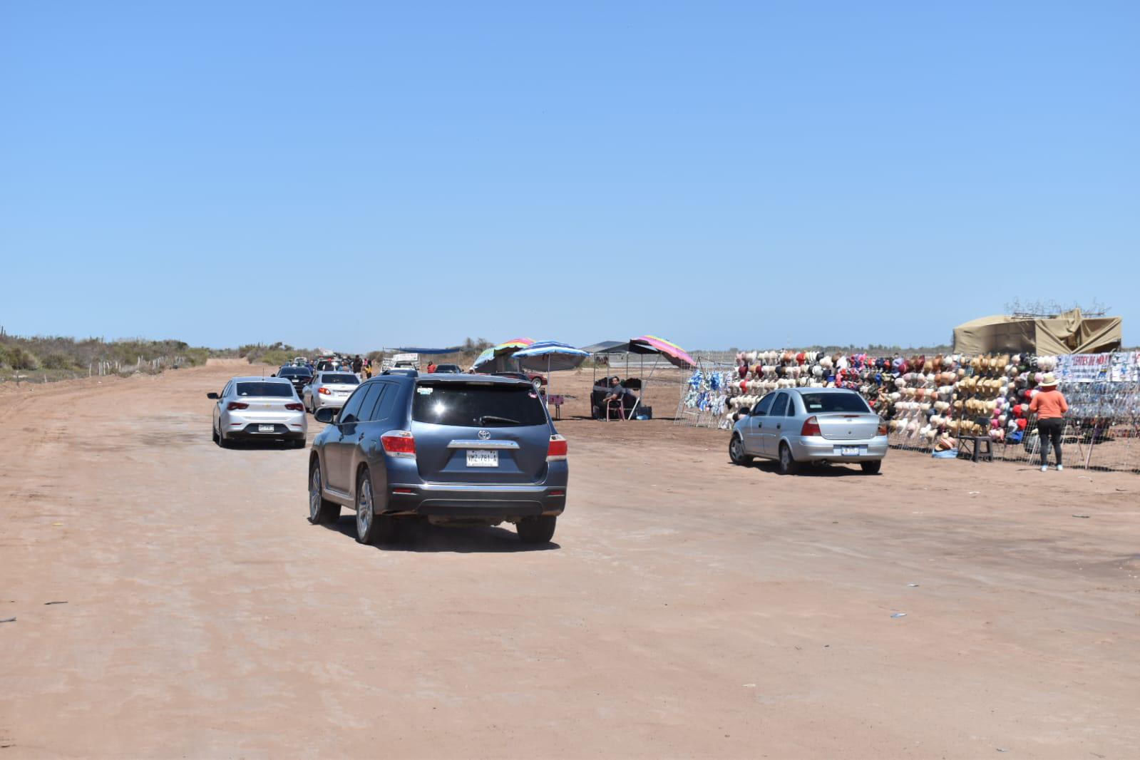 $!Tráfico hacia las playas de Navolato se incrementa en este Viernes Santo