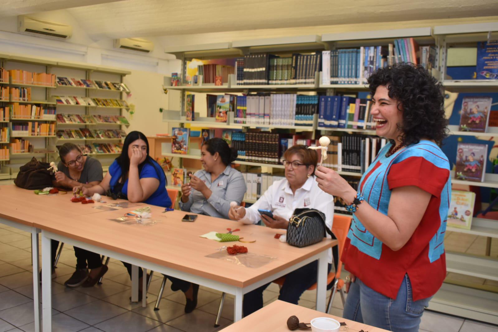 $!Imparte la artista plástica Vanessa Salas Orduño taller para crear muñecas