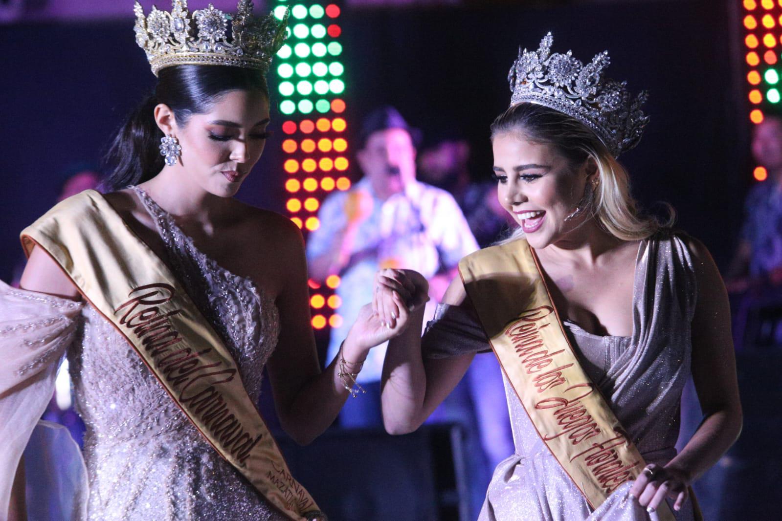 $!Carolina II e Ivanna I, Reina del Carnaval y Reina de los Juegos Florales 2022, estuvieron presentes en la velada.