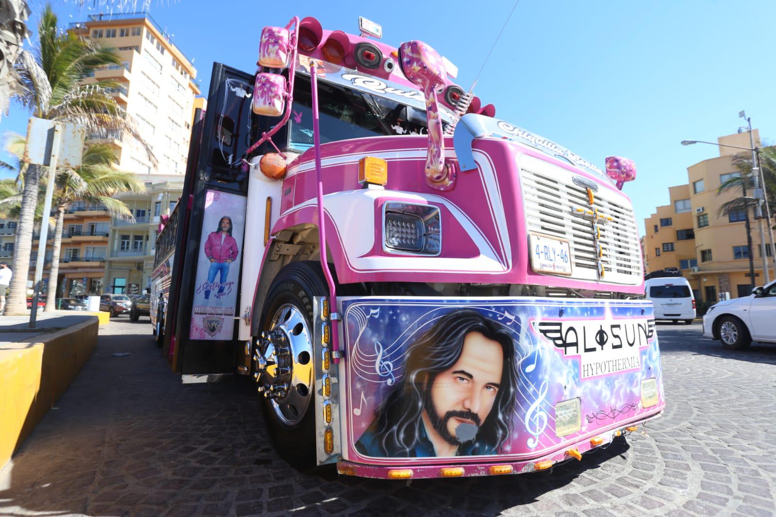 $!El ‘Bukybus’, con El Guapo Rosas, está de visita en Mazatlán