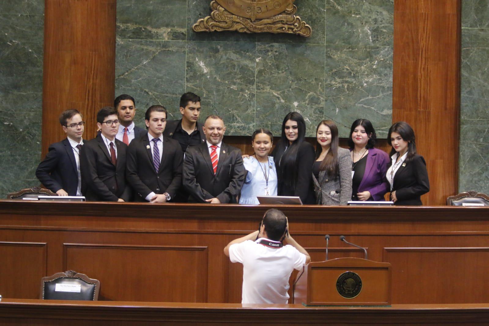 $!Instalan en Congreso del Estado el Parlamento Juvenil ‘7 de Abril’