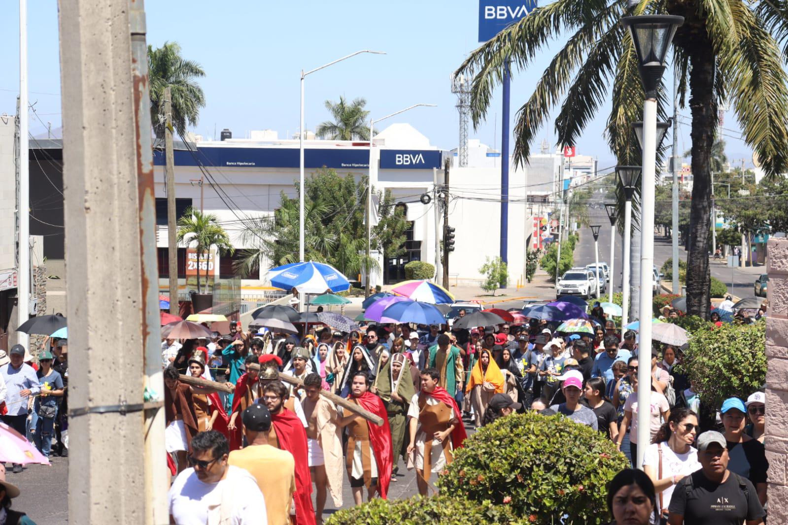 $!’Con la cruz, Jesús se une al silencio de jóvenes indefensos y de las víctimas del narcotráfico’: Obispo de Culiacán