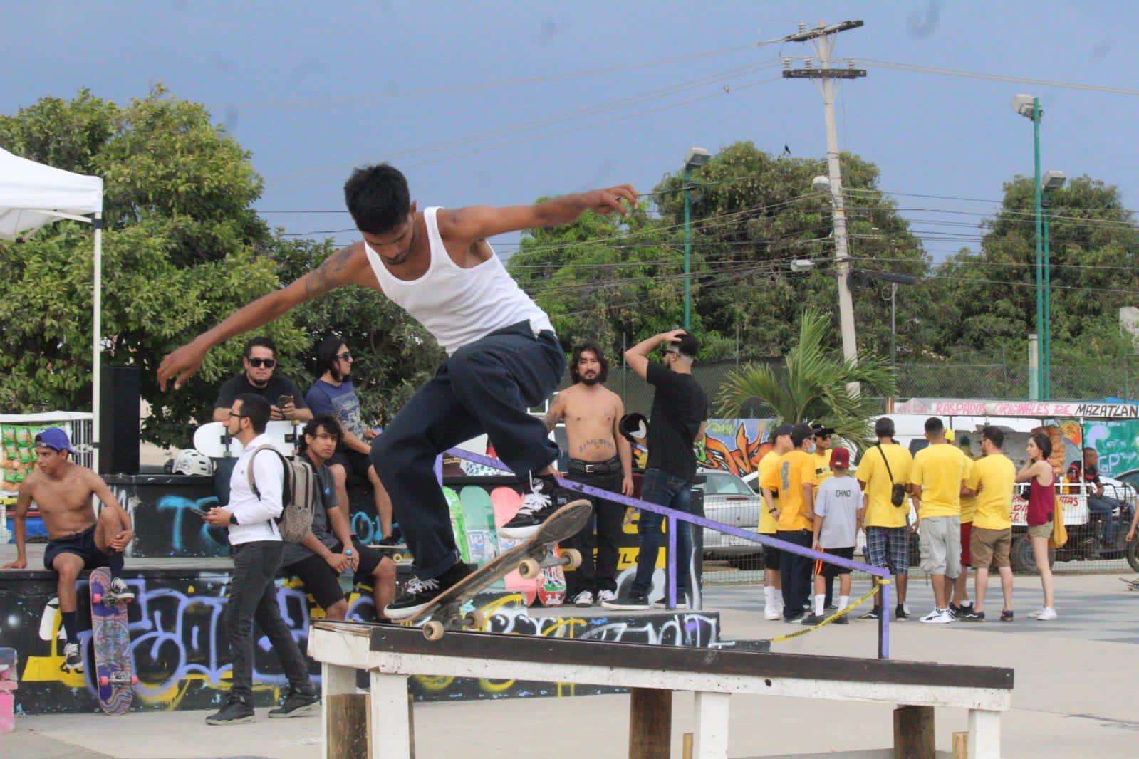 $!Cientos de patinadores celebran en Mazatlán el Go Skateboarding Day