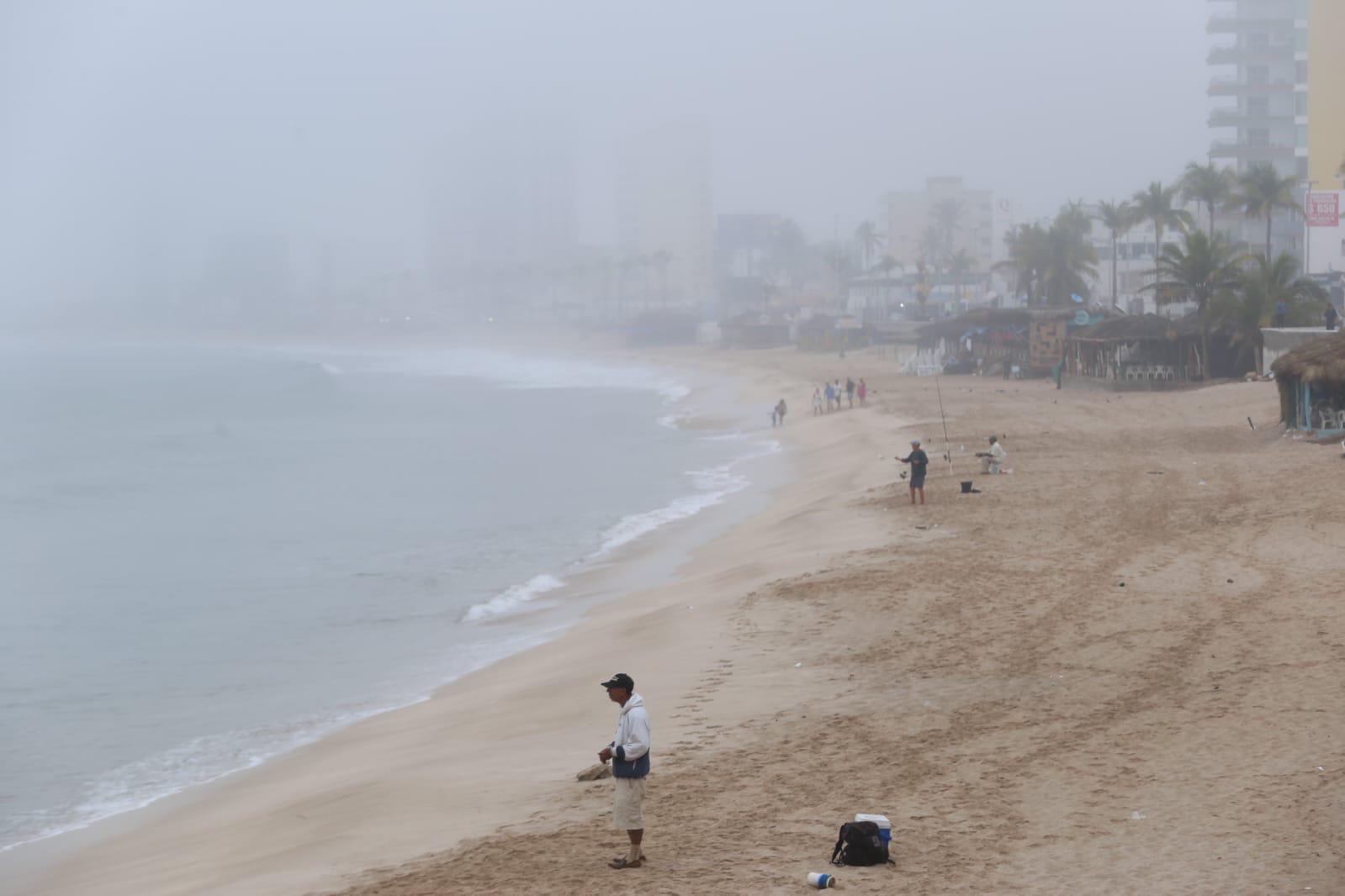 $!Mazatlán se cubre de niebla