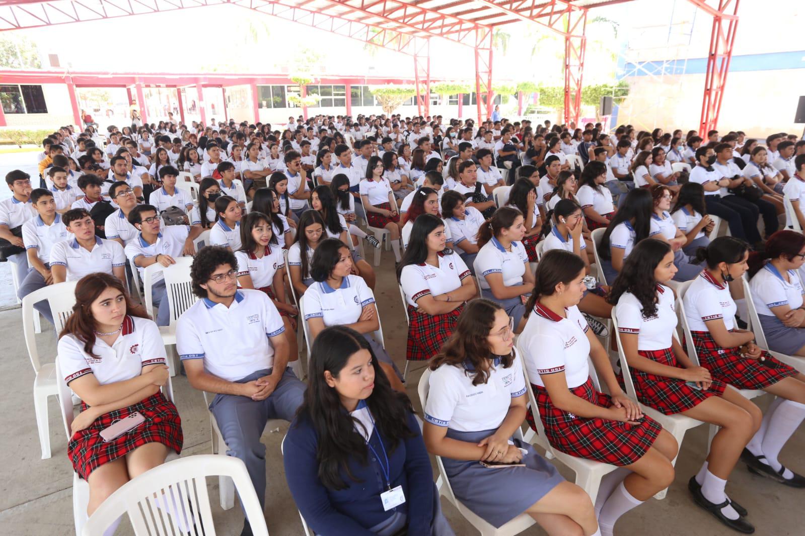 $!Invitan a los jóvenes de CBTIS 51 a ‘nadar en contra de la corriente’