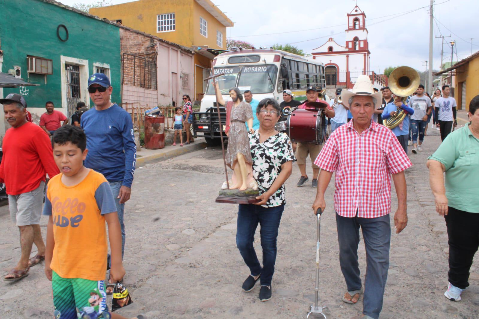 $!En Matatán, Rosario, cumplen 322 años de realizar el baño de San Juan