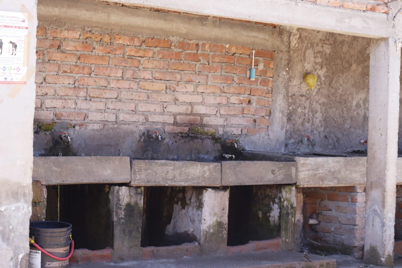 $!Viven en cuarterías sin ventanas y comparten baño con desconocidos