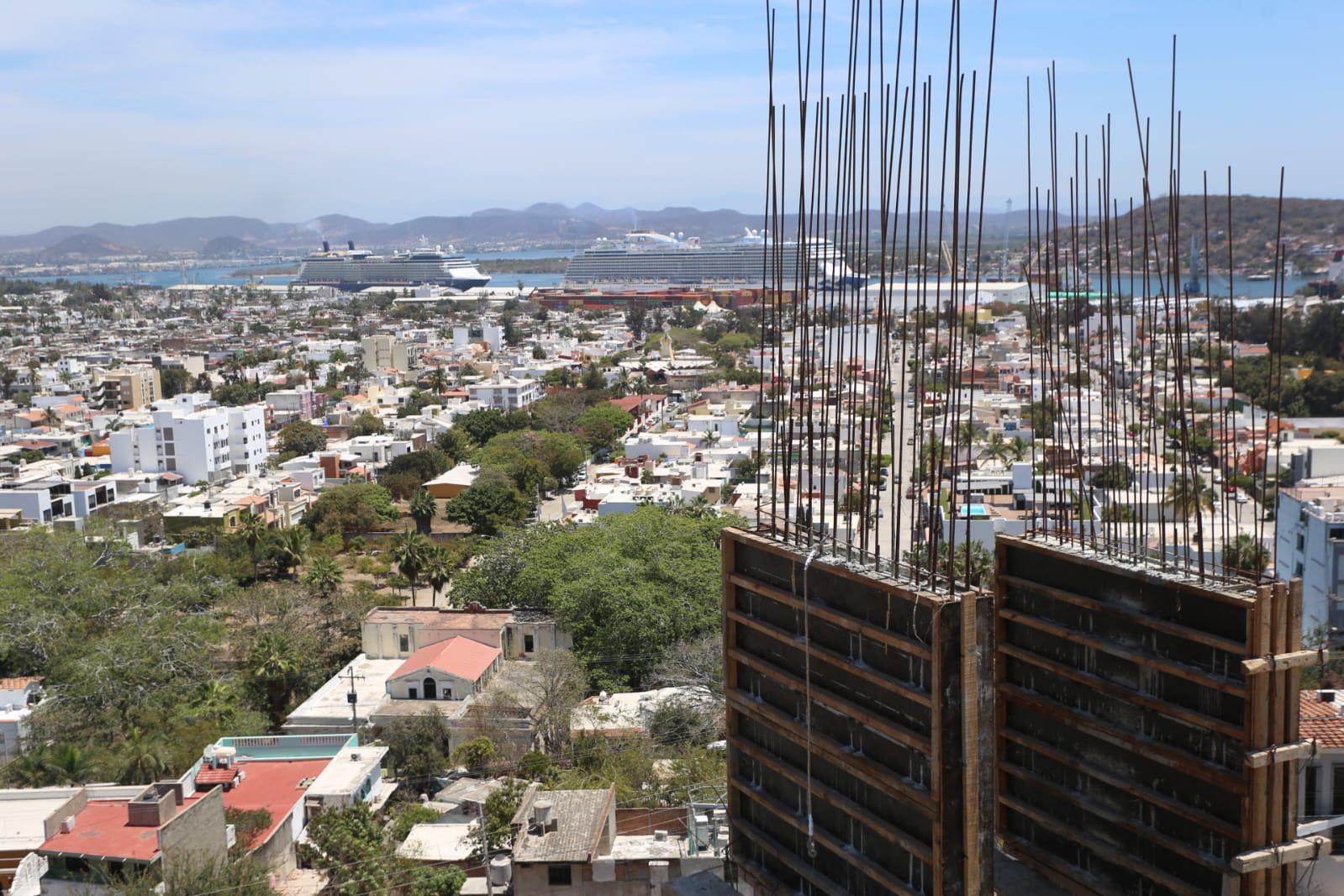 $!Colonos del Cerro del Vigía detallan irregularidades en construcción de edificio de 9 niveles