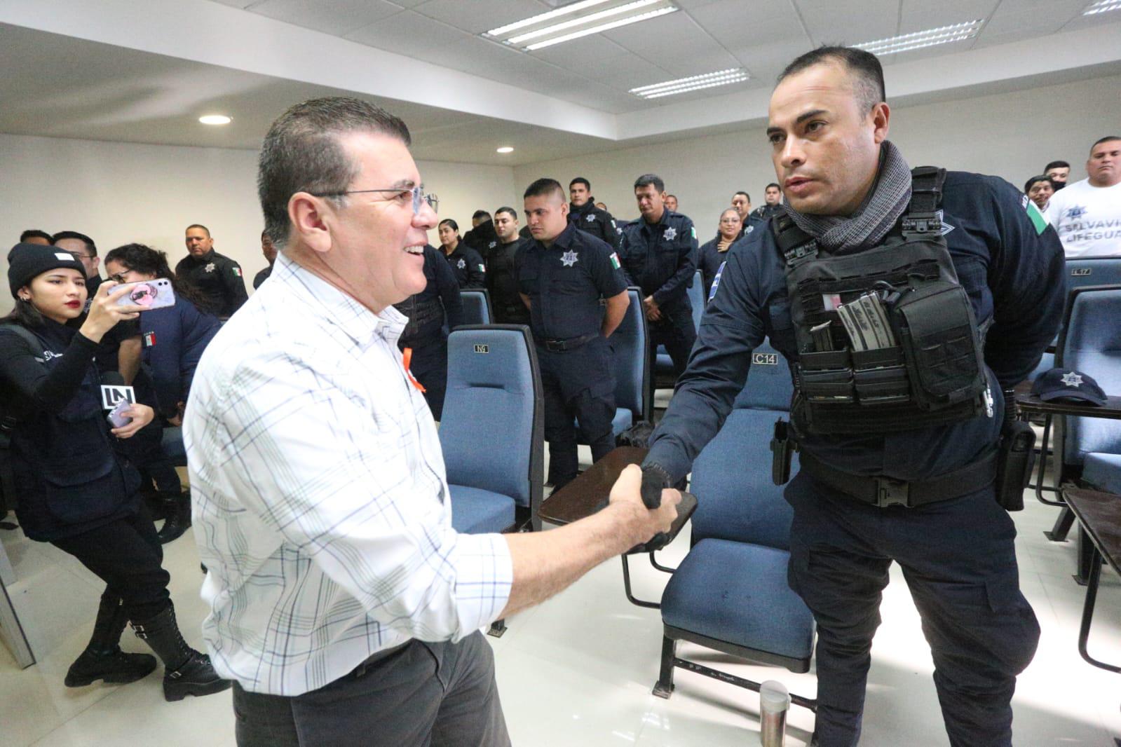 $!Ascensos a policías tendrán proceso transparente: Alcalde de Mazatlán