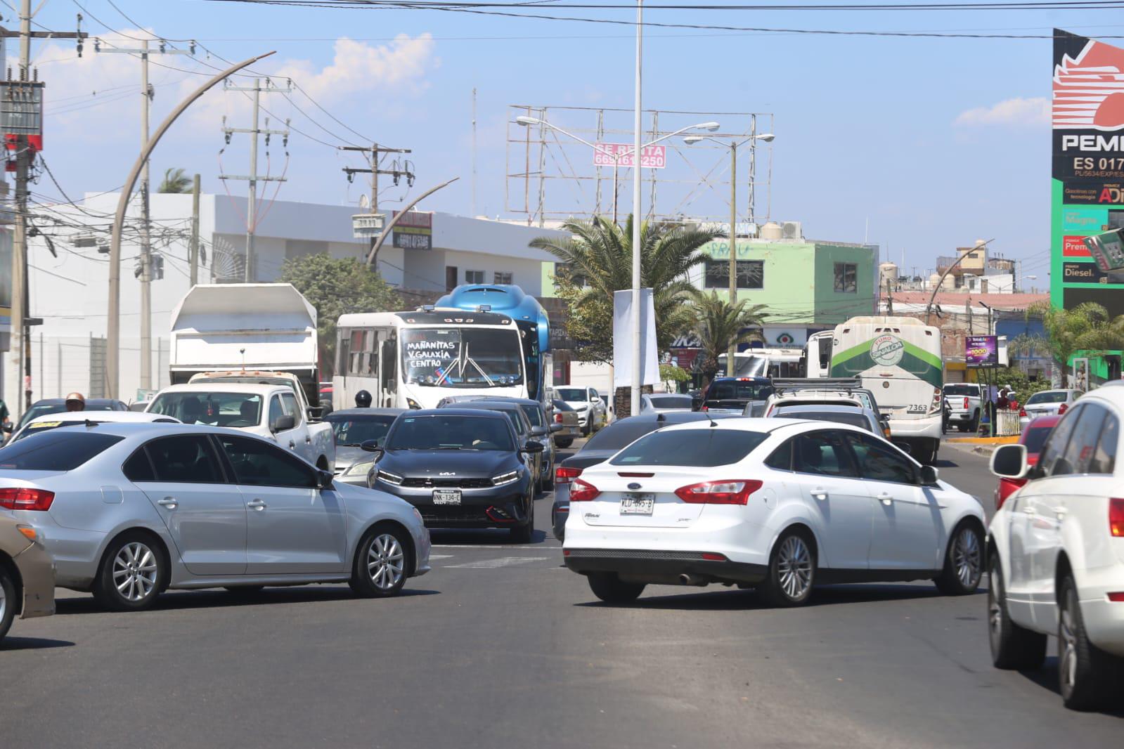 $!Hoy, desfile de motos en Mazatlán; hay caos vial por cierre del malecón