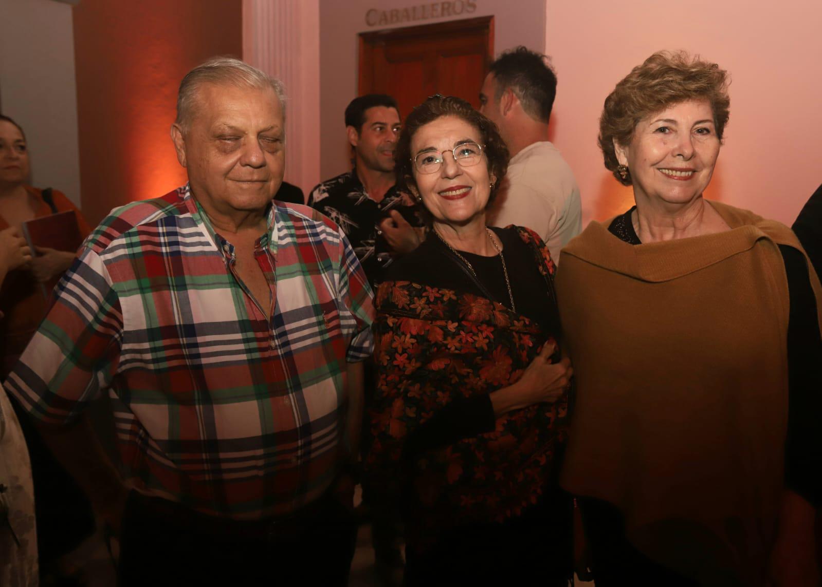 $!Luis Cevallos de Cima, Cecilia de Urquijo y Yolanda Urquijo.