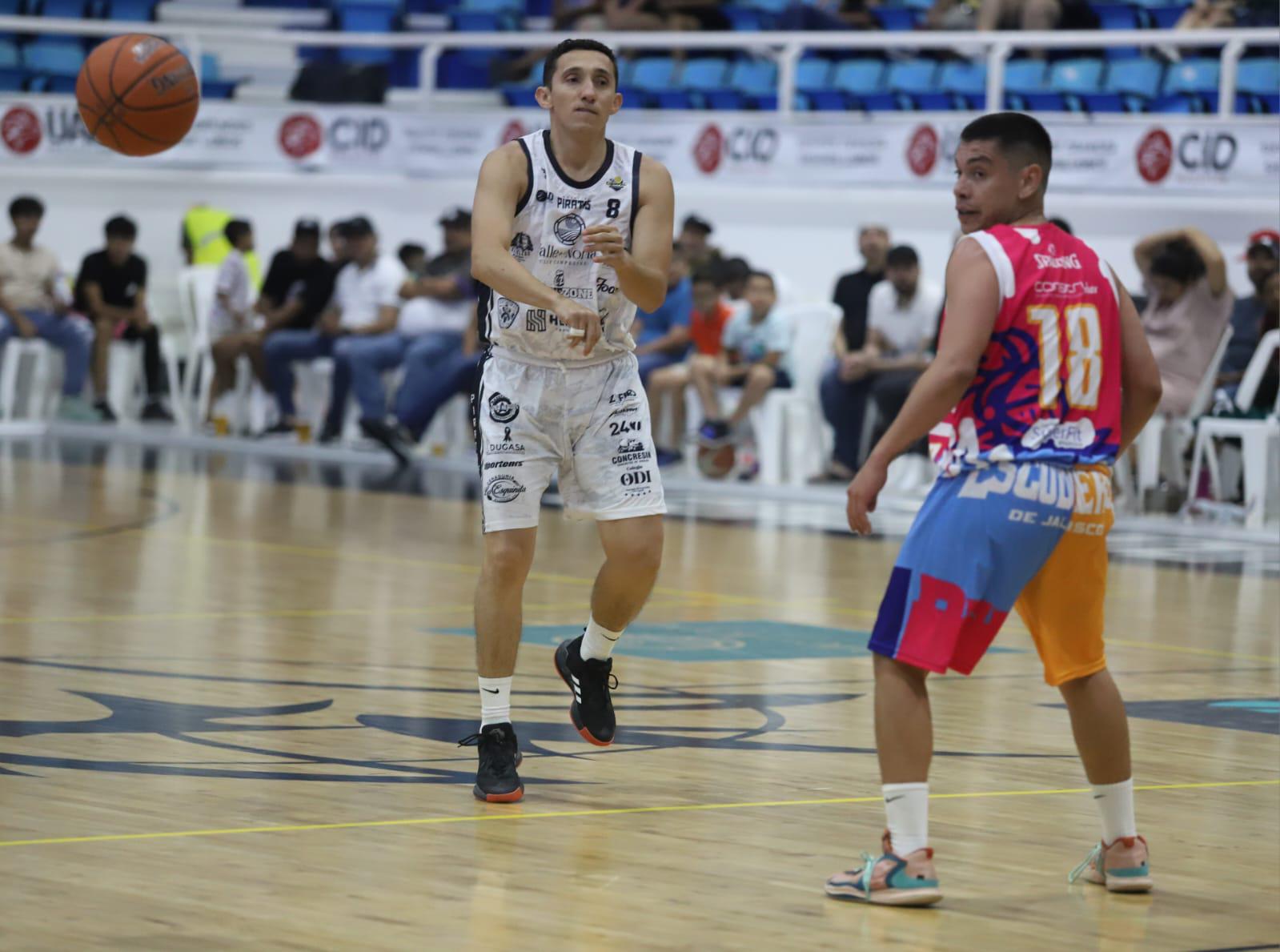 $!Piratas Basketball rompe la mala racha y encuentra la primera victoria de la temporada en casa